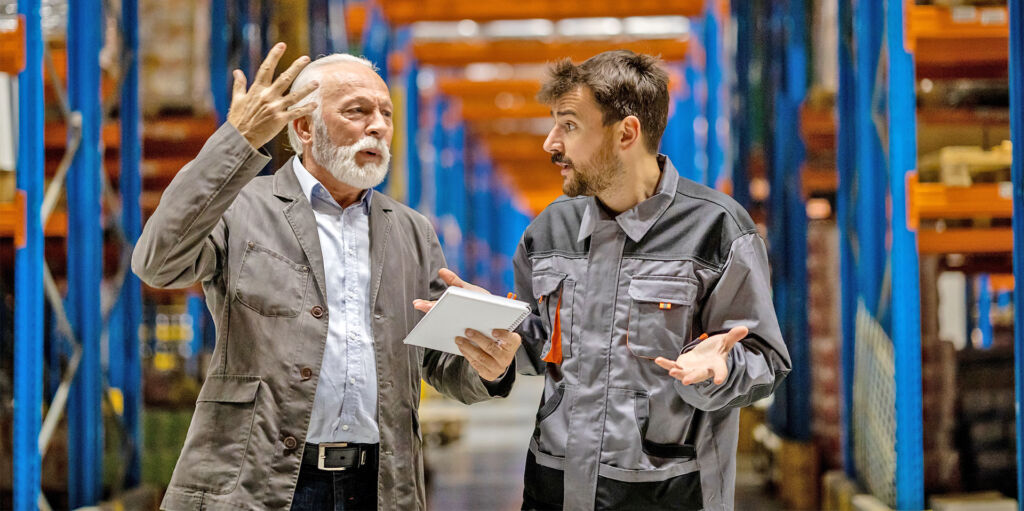 Photo: Two employees discussing in a production warehouse